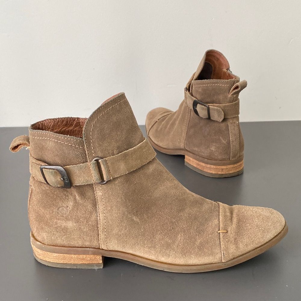 Born Women's Tan Suede Ankle Booties Buckle Accent Side Zip Sz 8.5 Boho Western